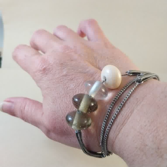 Anne Marie Chagnon Modernist Bracelet with Olive and Cream Beads - Picture 8 of 10